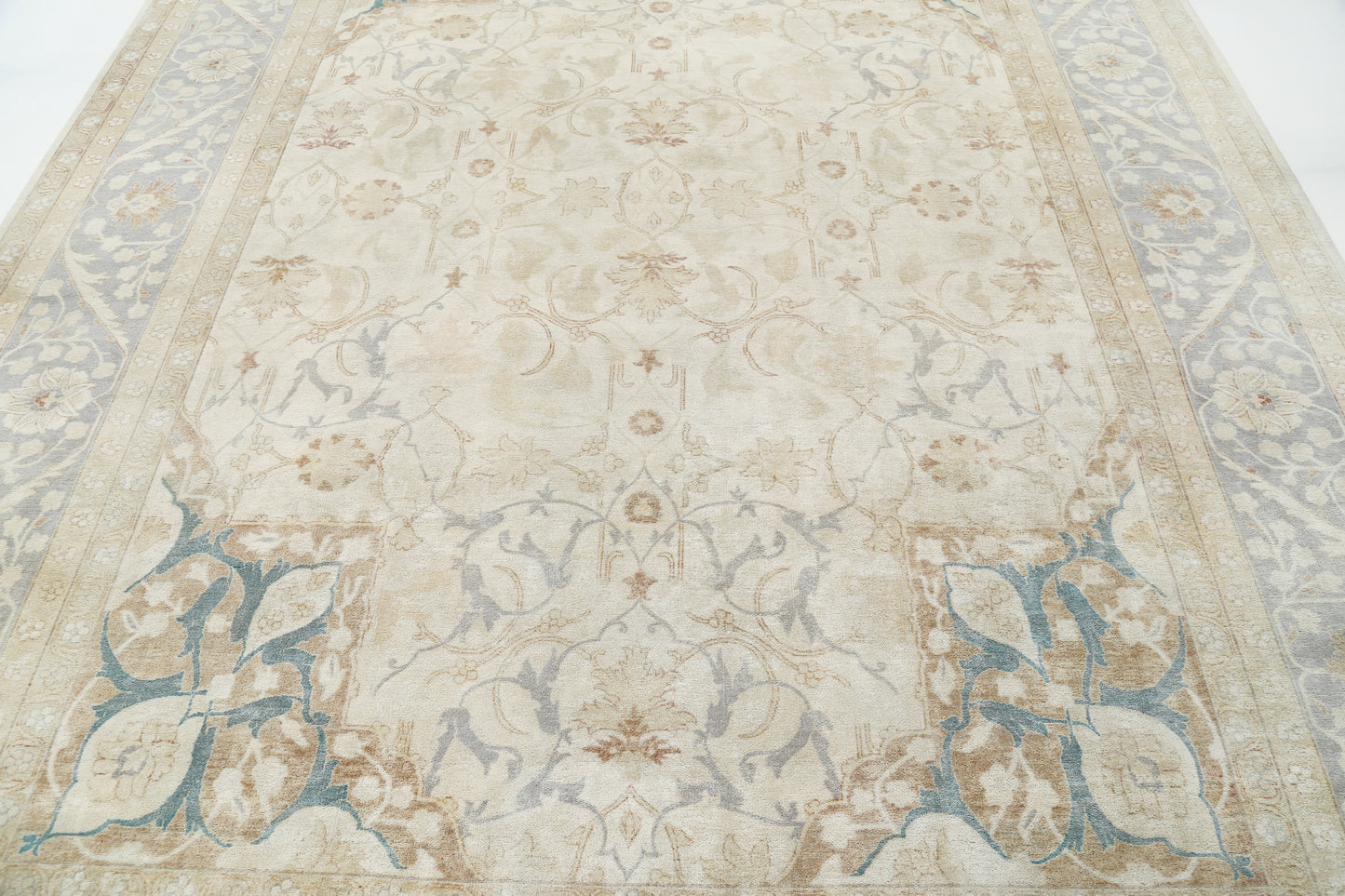 New Traditional Heritage Hand Knotted Wool Rug - 8'11'' x 12'1'' 8' 11" x 12' 1" (272 x 368) / Ivory / Wool