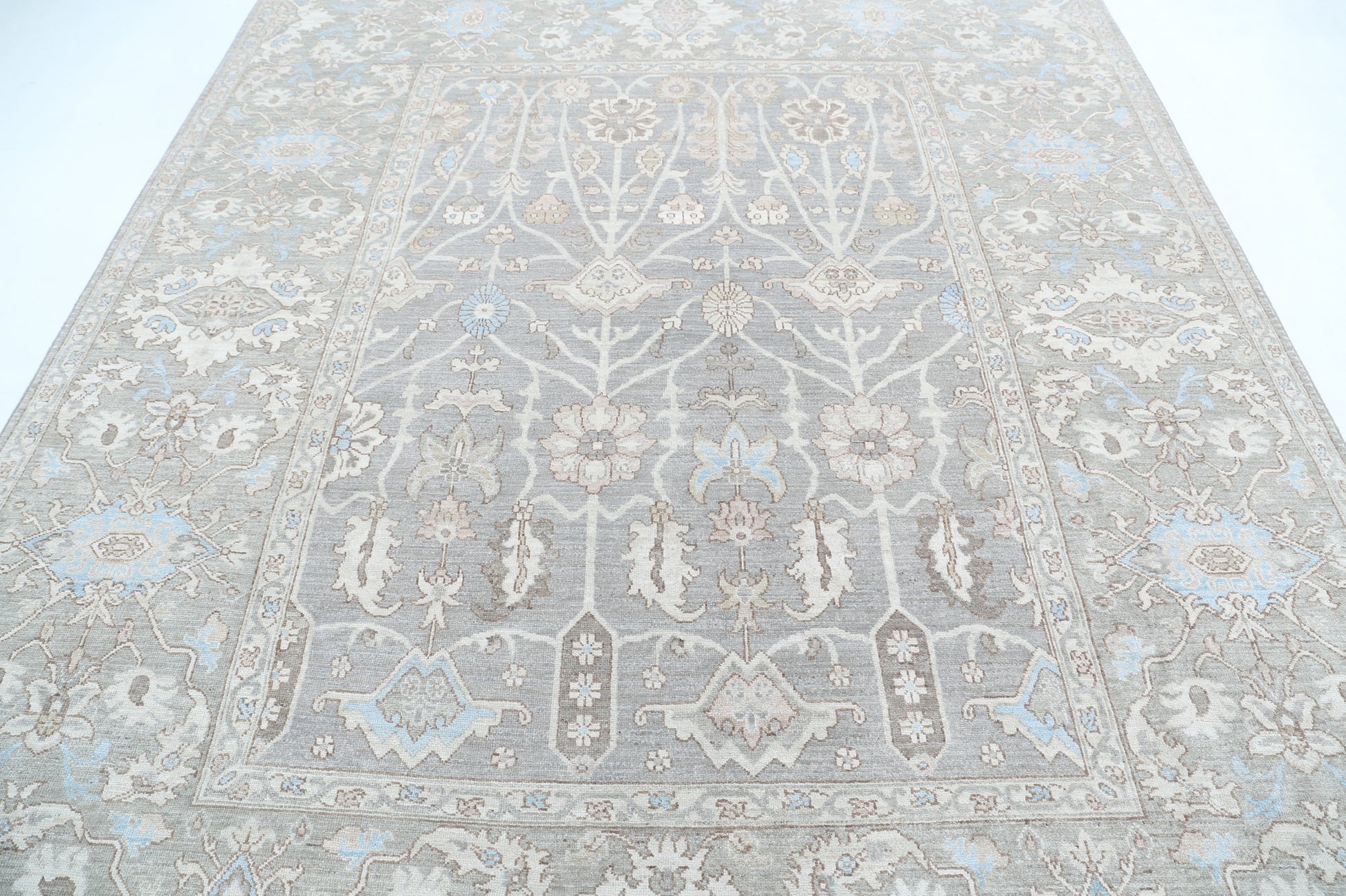 New Traditional Serenity Hand Knotted Wool Rug - 7'11'' x 9'9'' 7' 11" x 9' 9" (241 x 297) / Grey / Wool