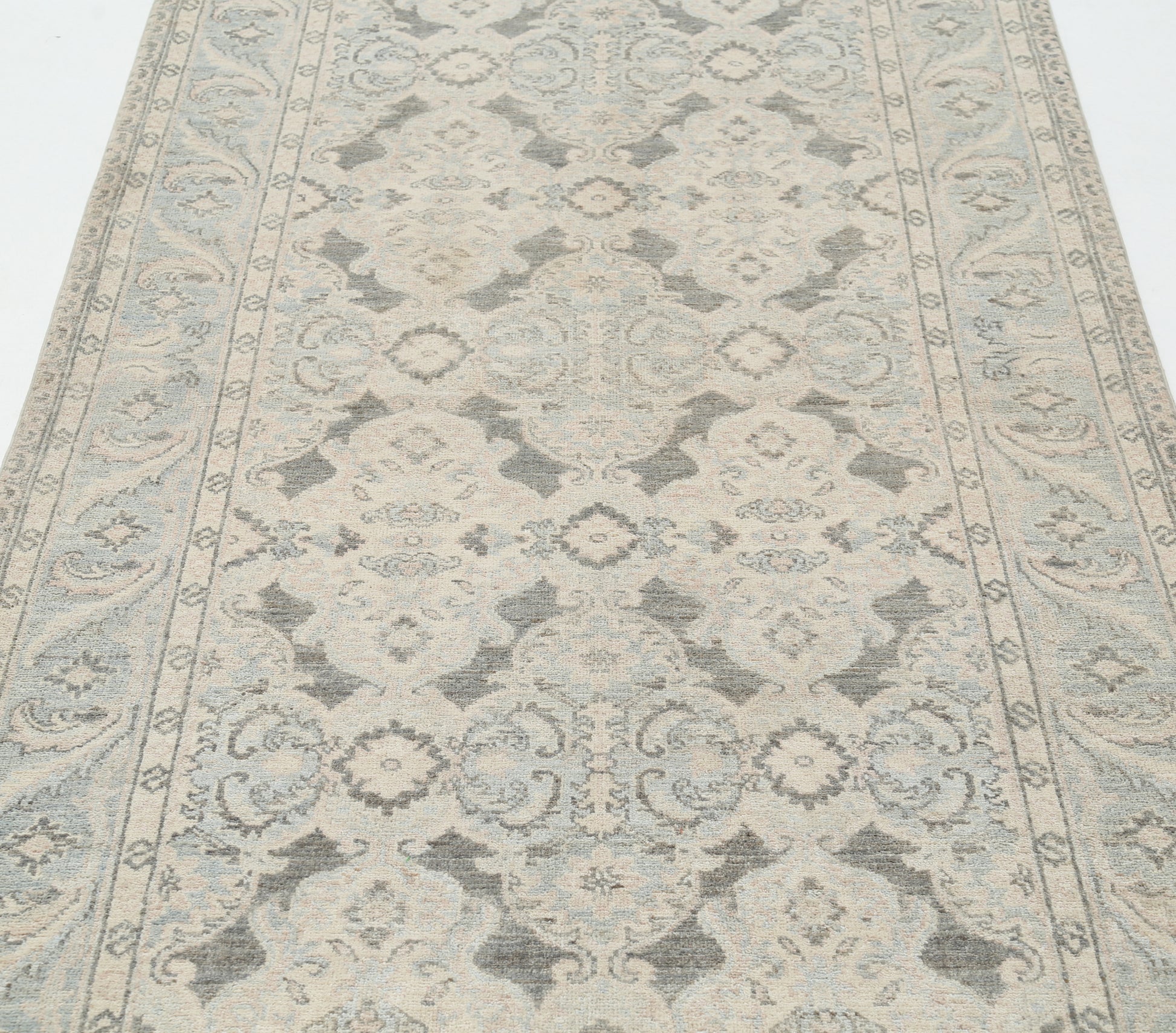 New Traditional Serenity Hand Knotted Wool Rug - 3'10'' x 13'7'' 3' 10" x 13' 7" (117 x 414) / Grey / Wool